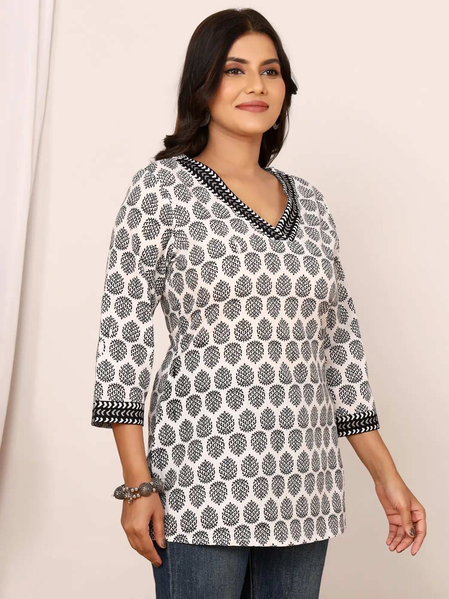 Sanganeri Black & White Leaf Motif Cotton Top